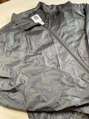 Mens GAP Factory Store Black Polyester Nylon Full Zip Windbreaker Jacket(XLarge)